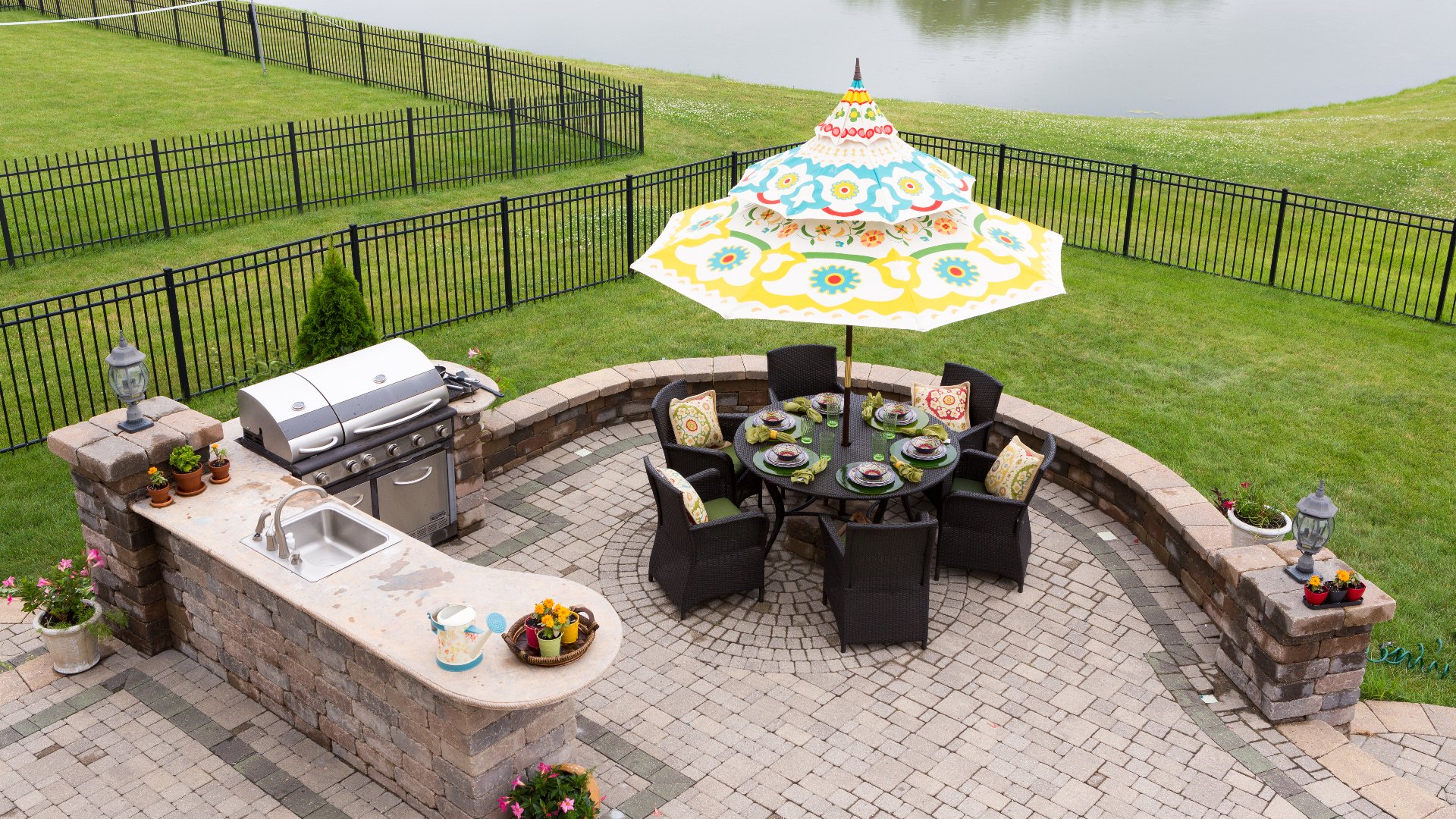 4 Features That Can Take Your Outdoor Living Space to the Next Level