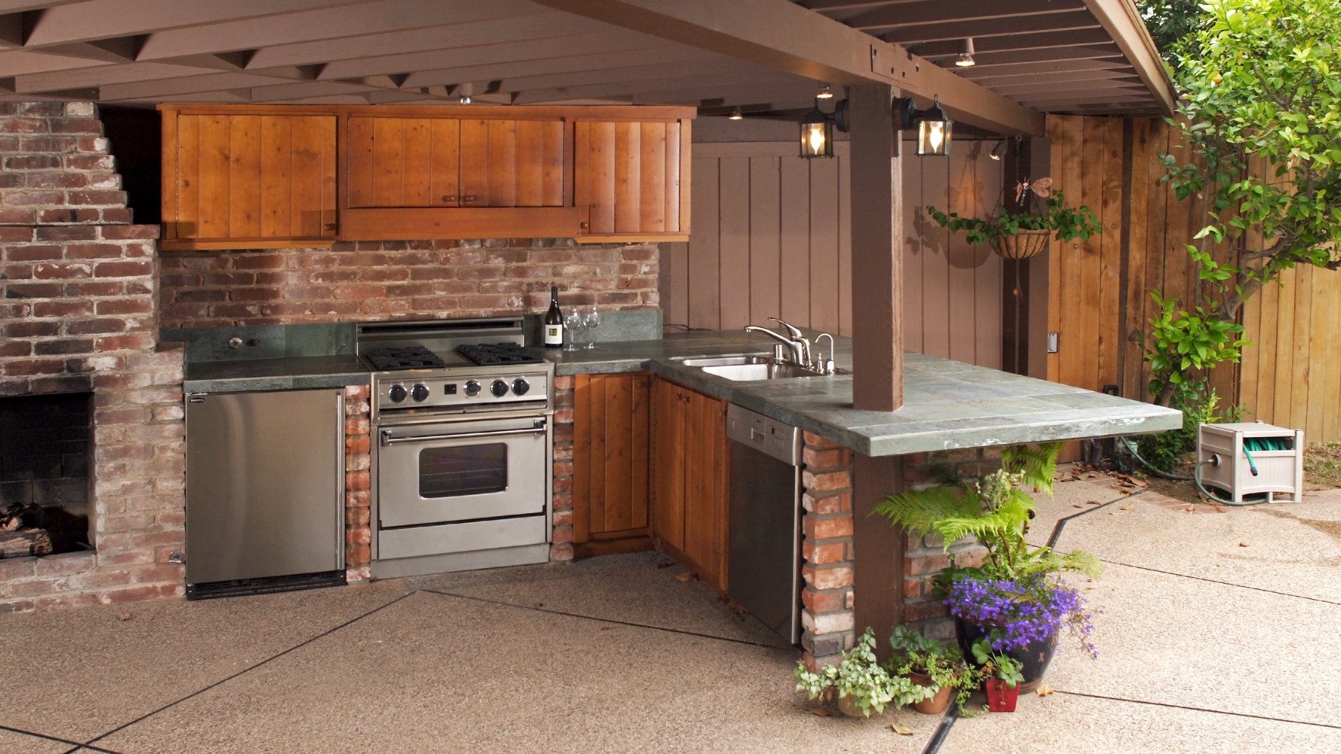 Get the Most Out of Your Outdoor Kitchen by Adding These Features to It