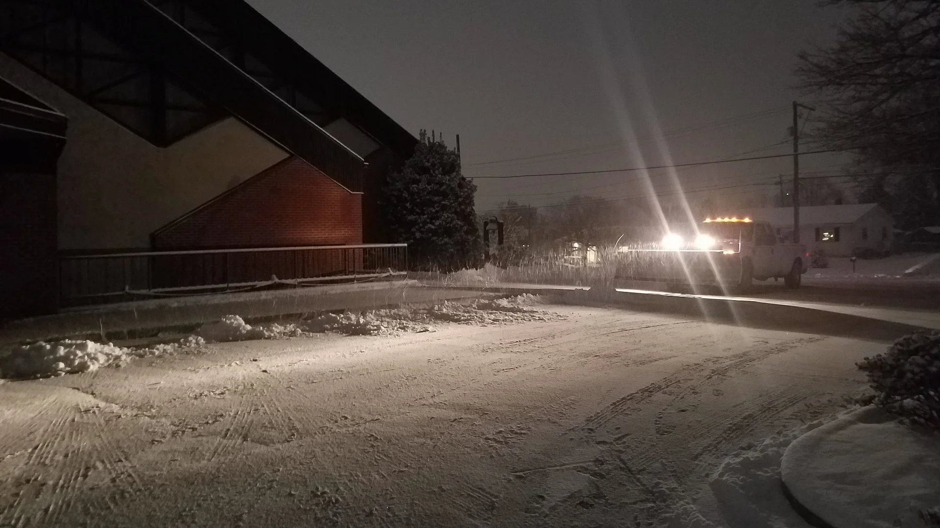 Hiring Pros To Remove Snow Form Your Commercial Property Is Worth It!